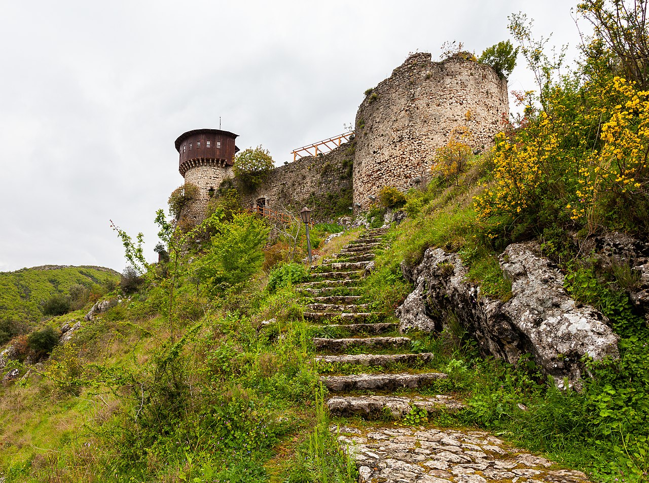 Castillo de Petrela en Petrelë
