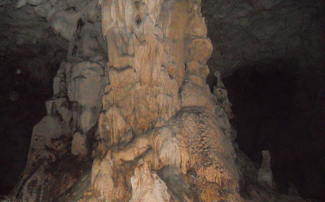 Cueva de Pellumbas en Dajt